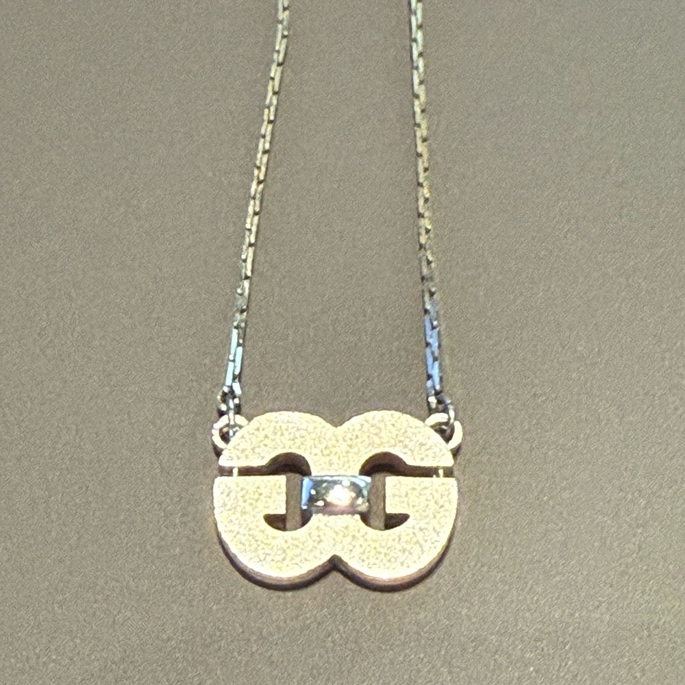 Elegant Silver Givenchy Necklace Excellent condition - 15”